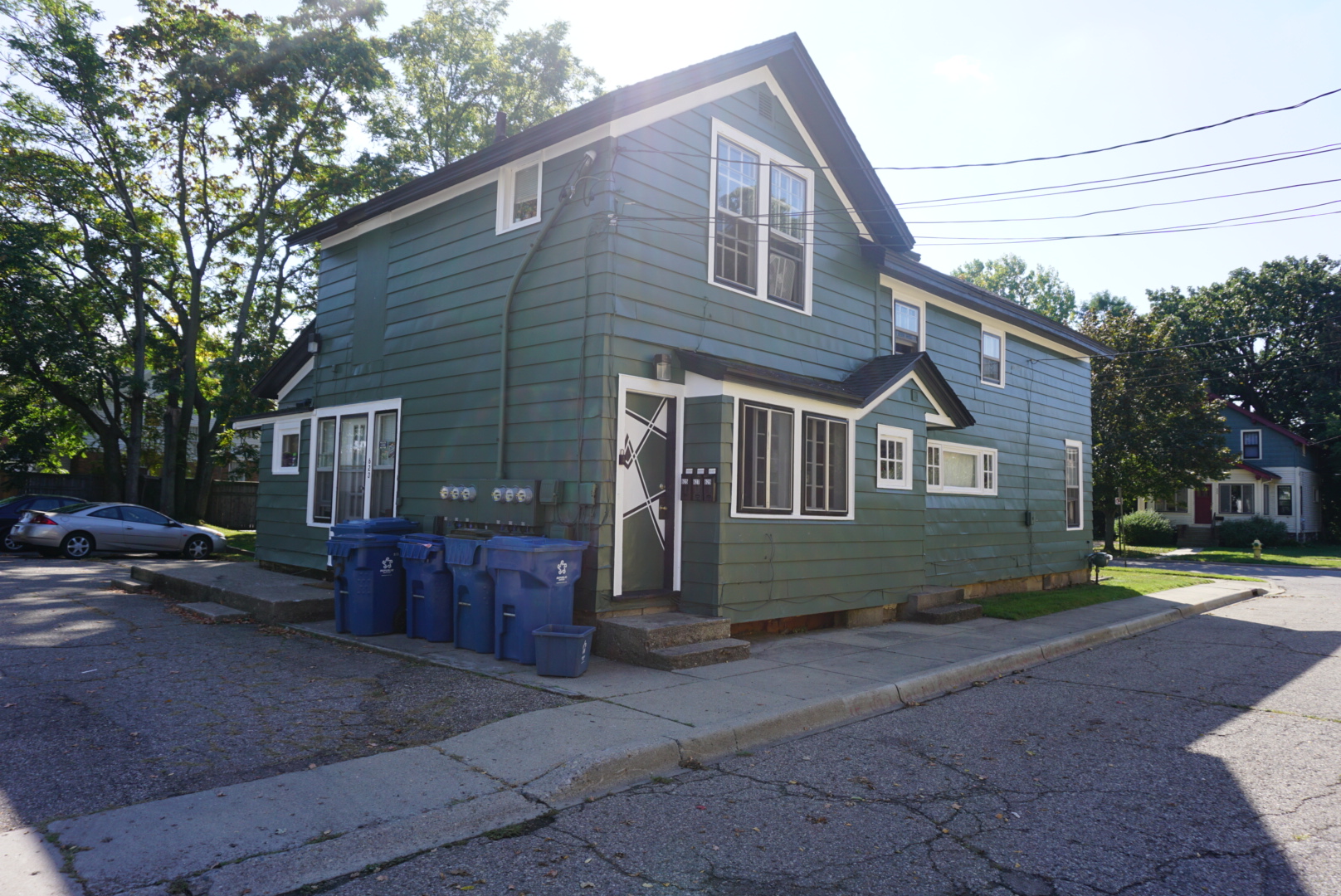 Exterior Photo 1