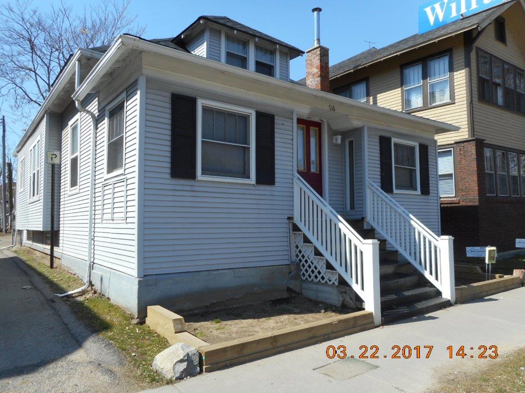 Exterior Photo 2